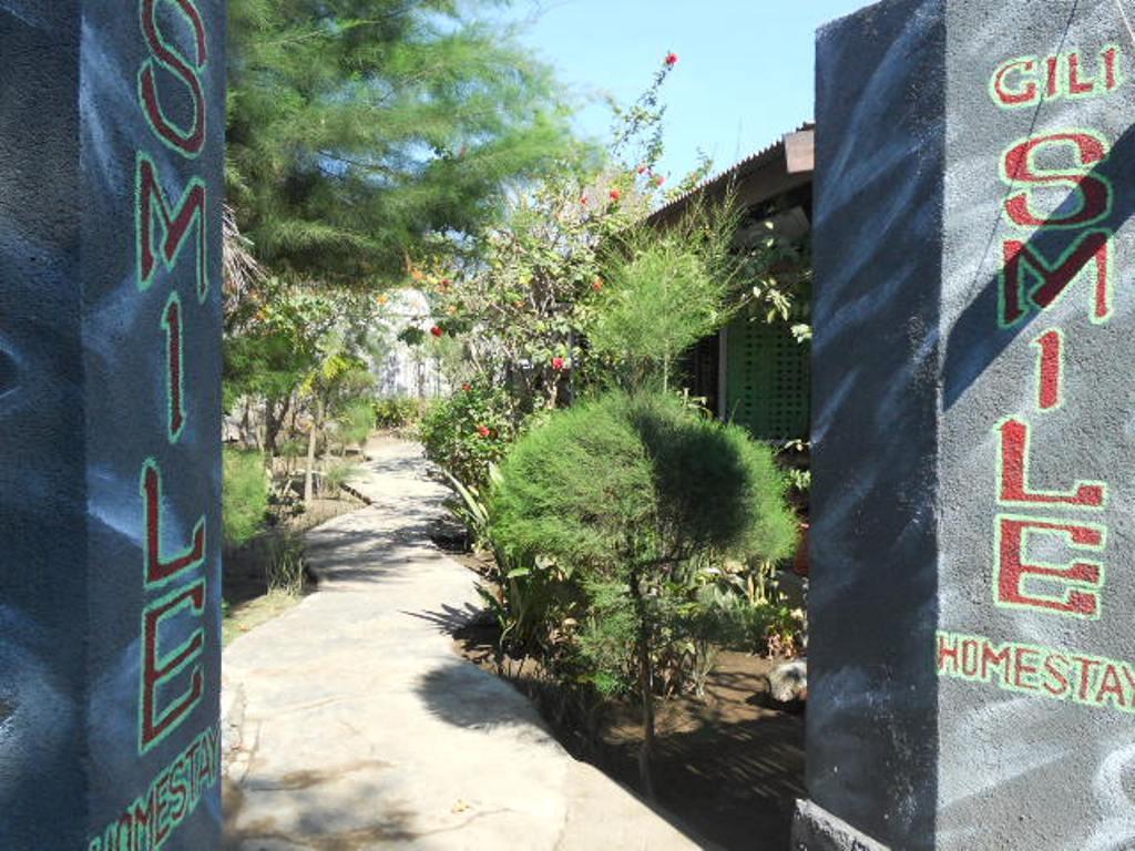 Gili Smile Bungalow 吉利特拉旺安 外观 照片
