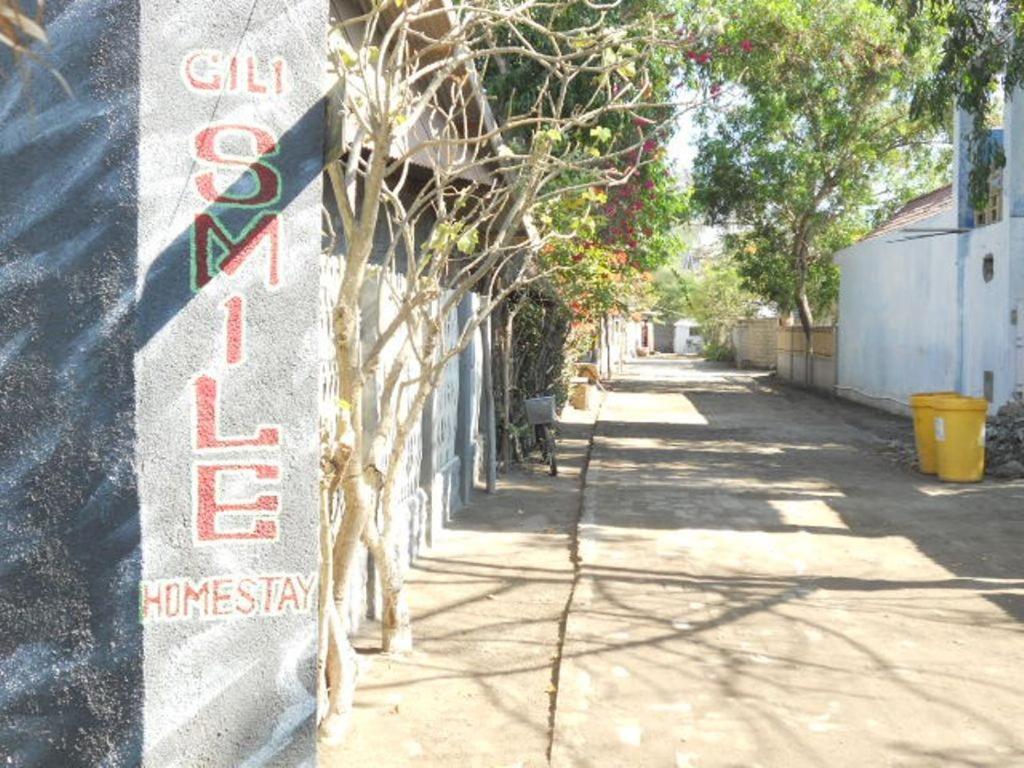 Gili Smile Bungalow 吉利特拉旺安 外观 照片